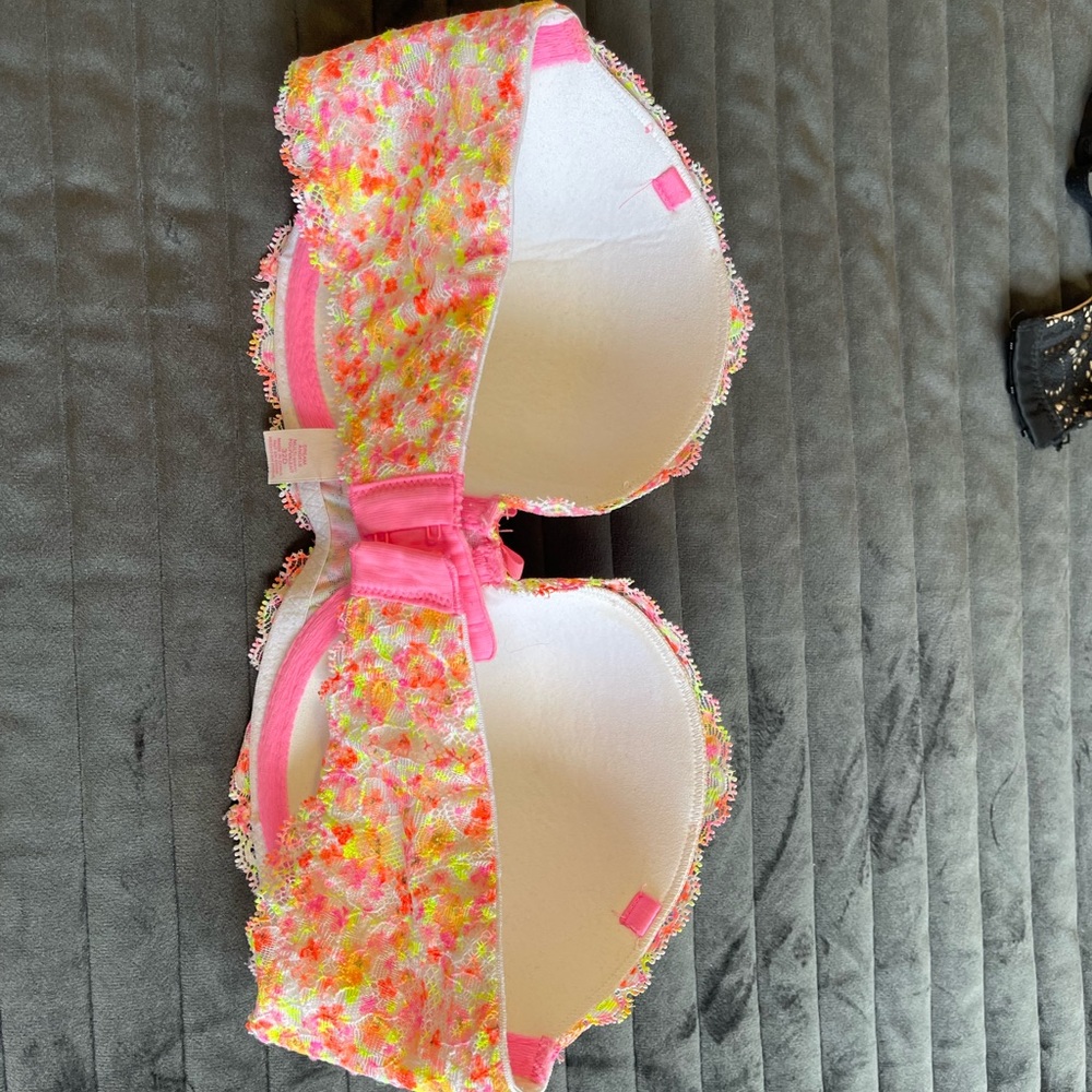 Victorias Secret 32D Strapless Bra - Picture 2 of 3